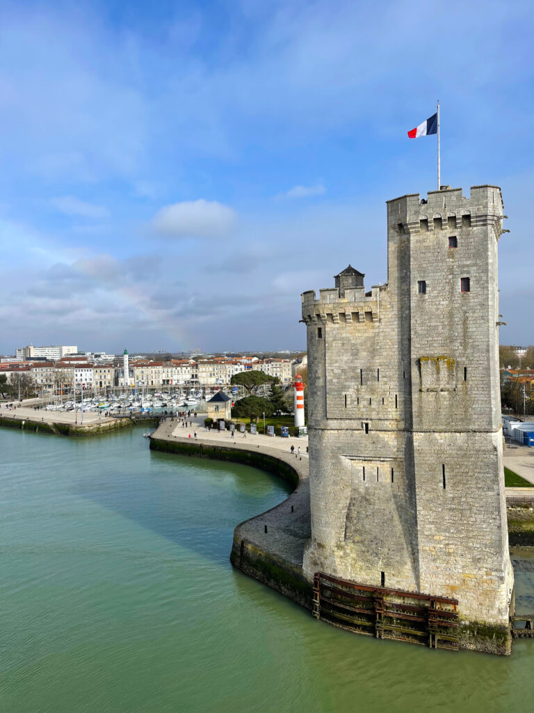 La Tour St Nicolas - donjon maritime - garde fièrement l'entrée du port ! (c)nico_la_rochelle