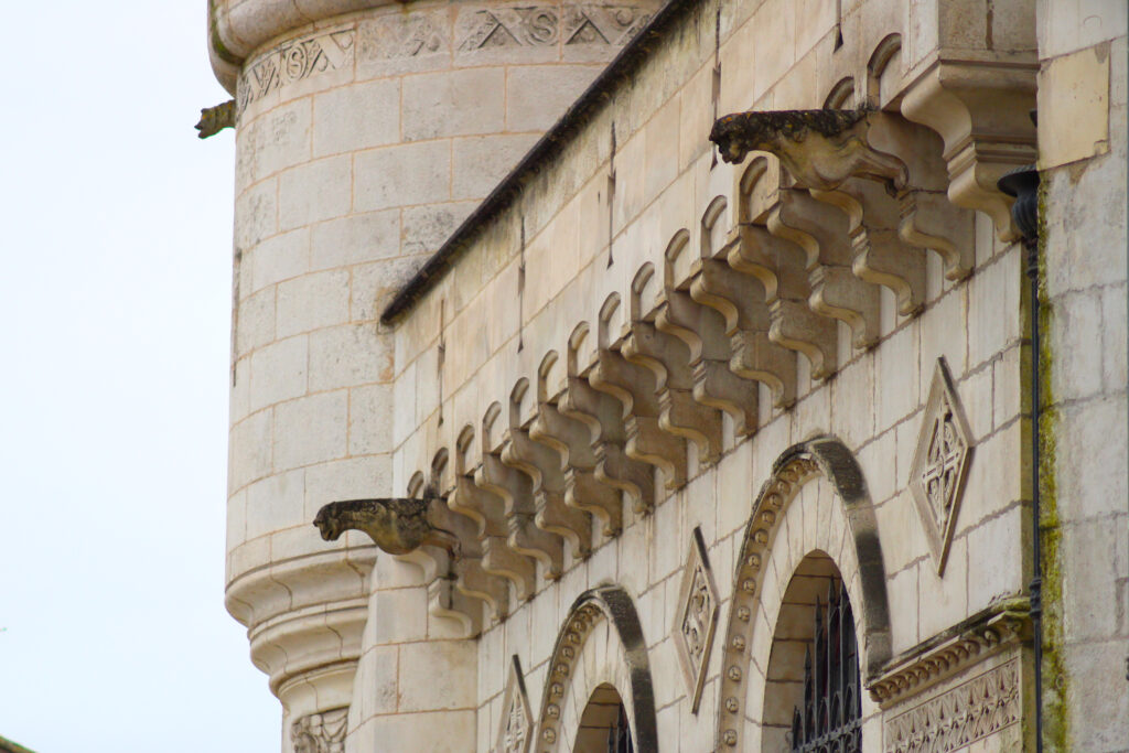 On dit souvent que les gargouilles dateraient du Moyen-Âge : mythe ou réalité ? (c)nico_la_rochelle